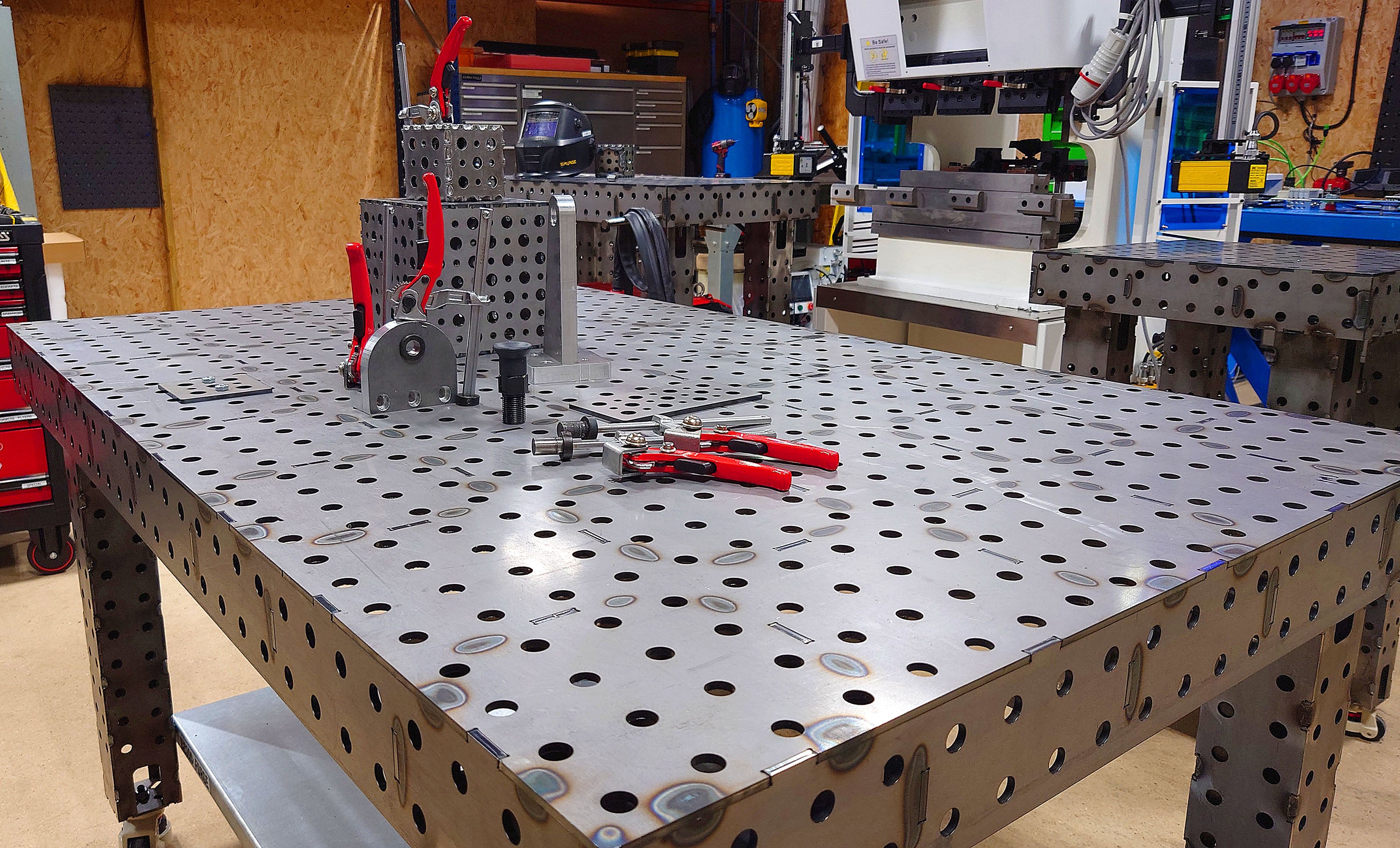 Nukeson FORGE Welding Table 1600x1000mm with Cubes and Jigs