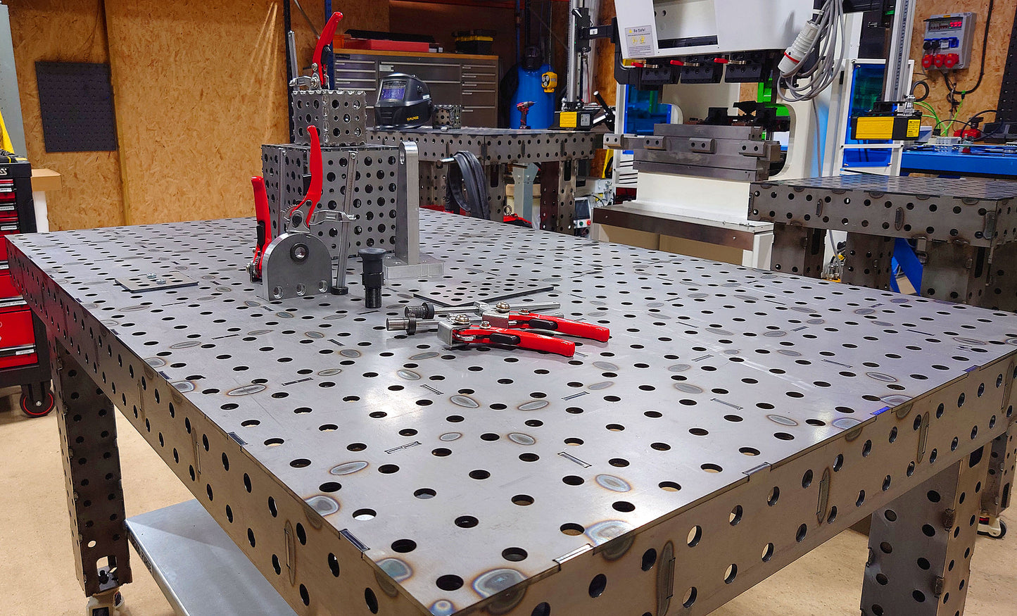 Nukeson FORGE Welding Table 1600x1000mm with Cubes and Jigs